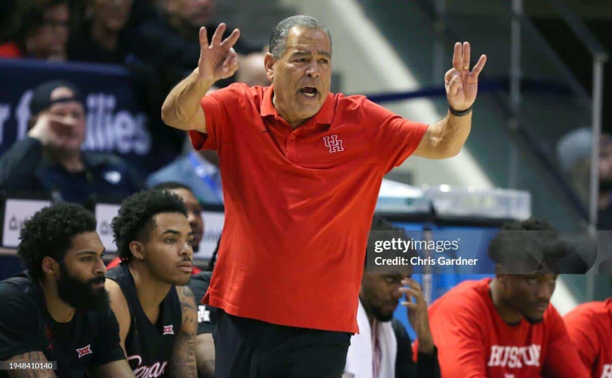 Houston Cougars head coach Kelvin Sampson